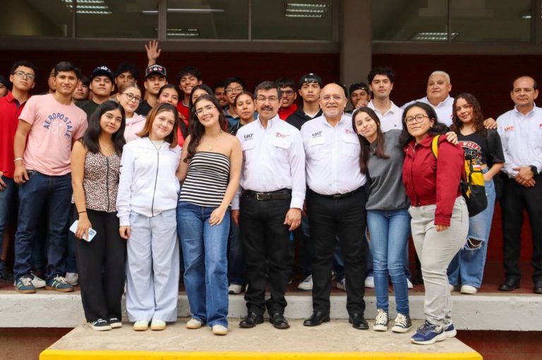 Forma UAT a estudiantes con más competencias para el mercado laboral